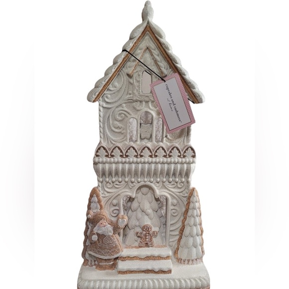 Cupcakes and Cashmere Christmas White Frosted Gingerbread House Santa New - Picture 1 of 1